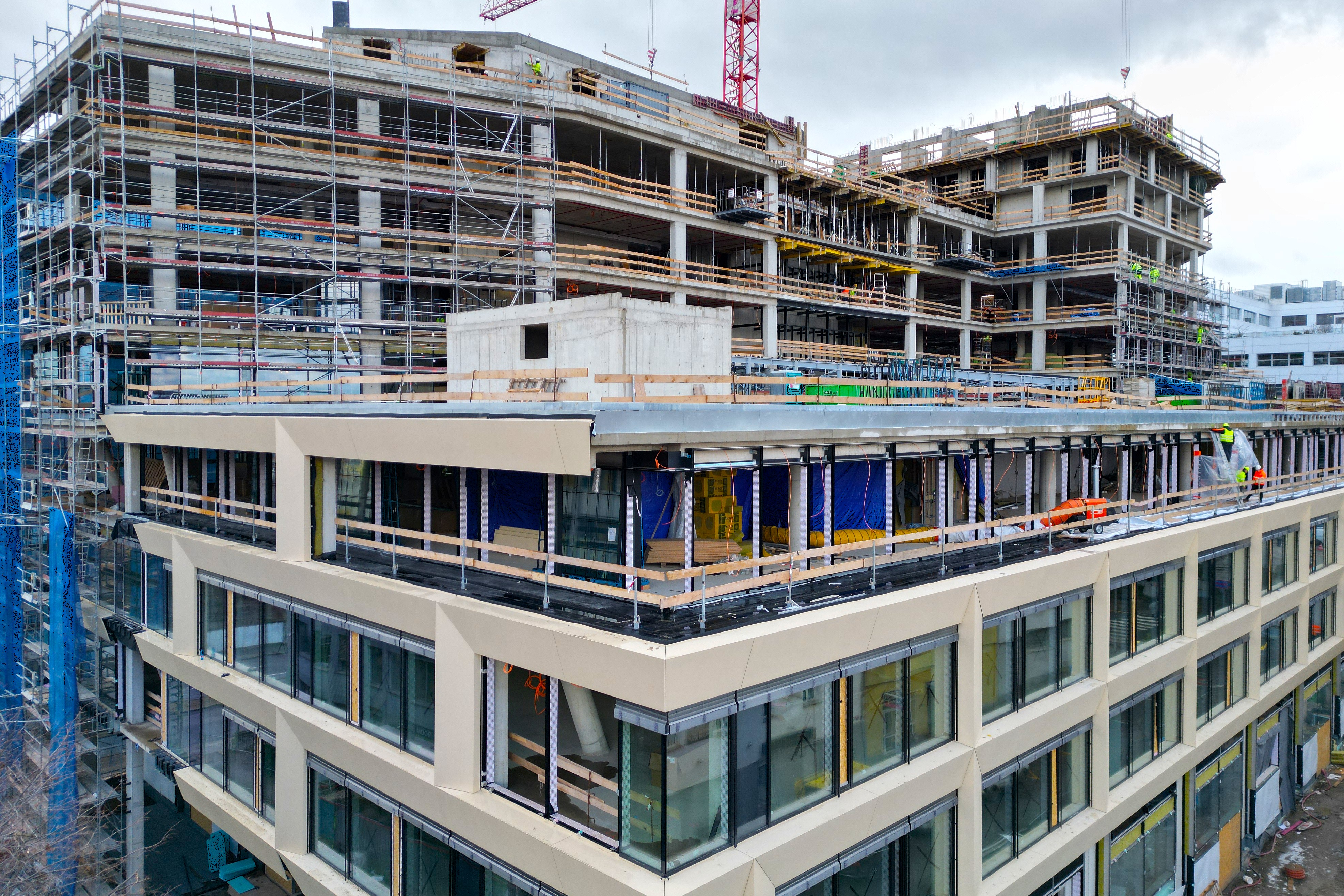Výstavba patnáctipodlažní budovy Hila, pokračuje svižným tempem. - Hila.